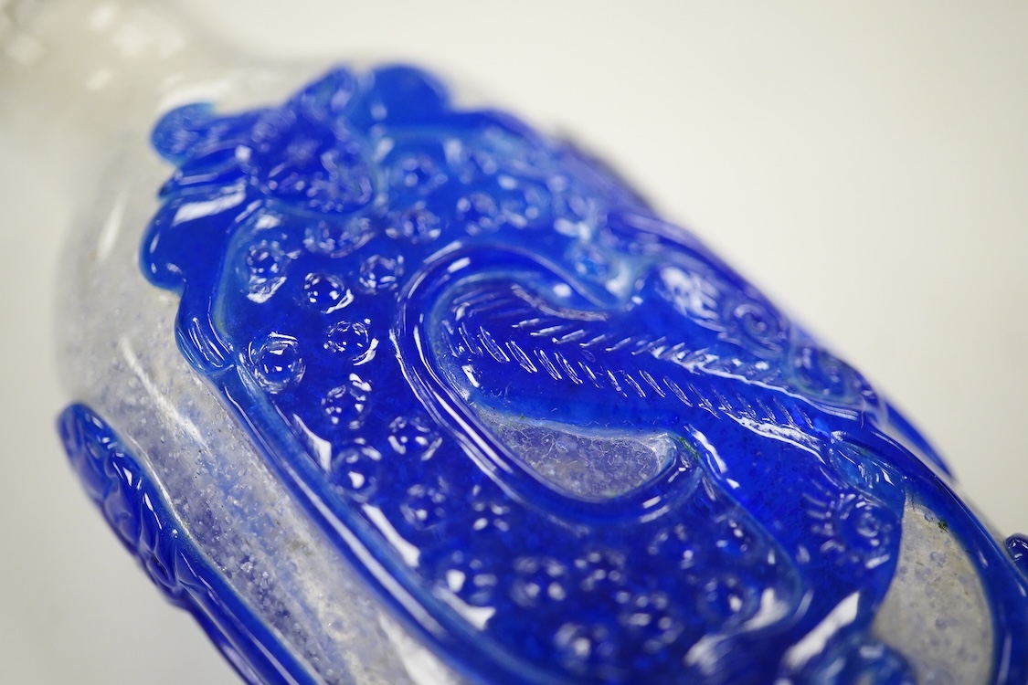 A Chinese overlaid glass snuff bottle, 8cm high